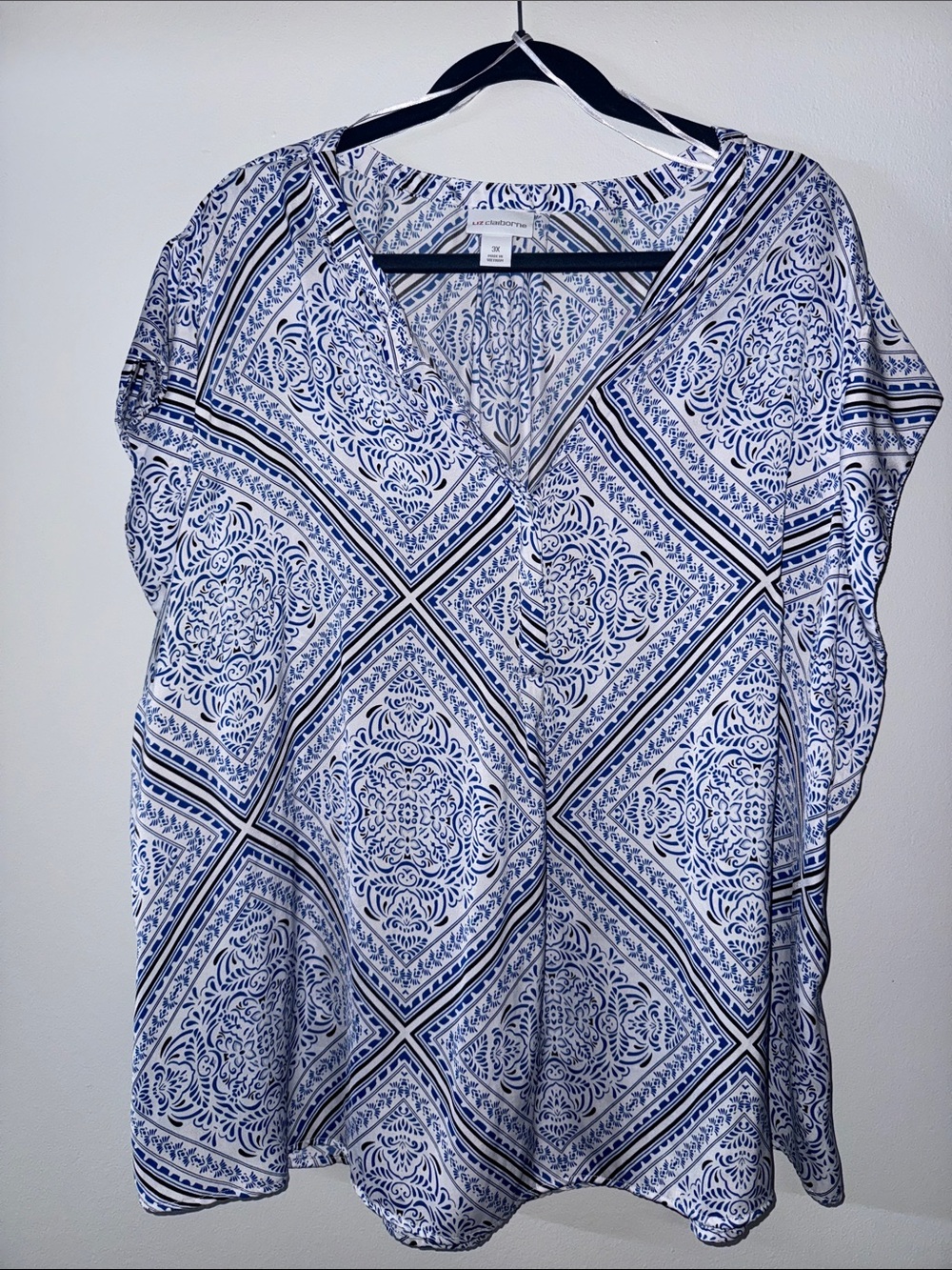 Liz Claiborne White and Blue Geometric Tile V-Neck Blouse